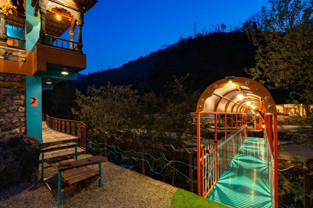 Zostel Plus Mussoorie- Kempty Hostel Luaran gambar